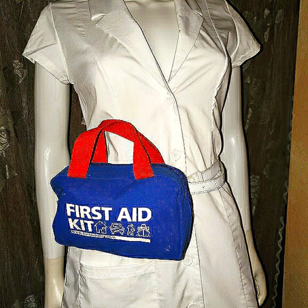Unbelievably SEXy Pharmacist/Nurse outfit - Picture 2 of 8